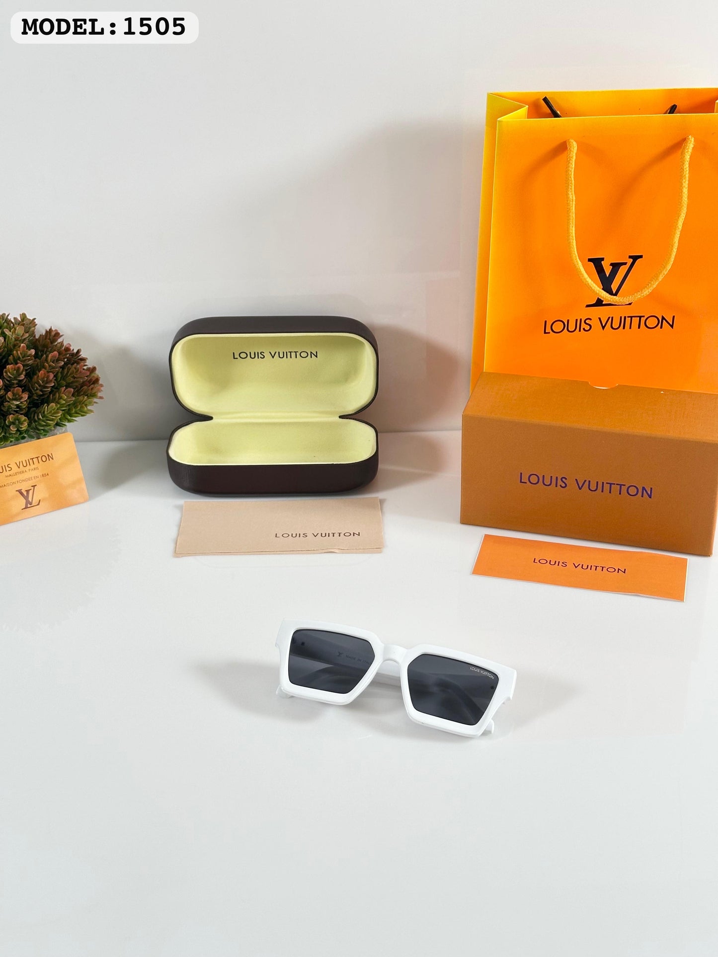 Louis Vuitton Nlack Whote (1505) Sunglass With Og Kit And Packing