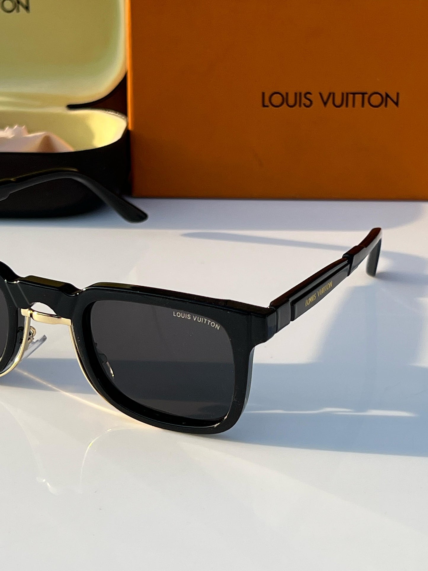 Louis Vuitton Black Gold (1008) Sunglass With Og Kit And Packing