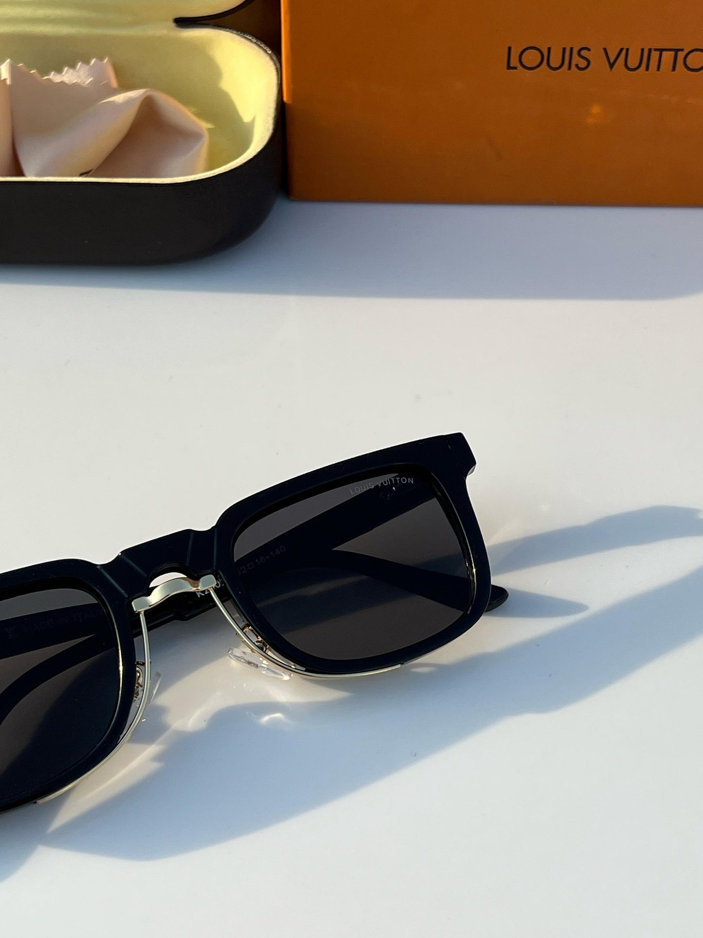 Louis Vuitton Black Gold (1008) Sunglass With Og Kit And Packing