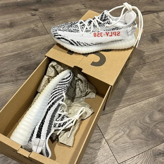 Yeezy 350 V2 Blue Tint WITH OG BOX AND ALL ACCESSORIES